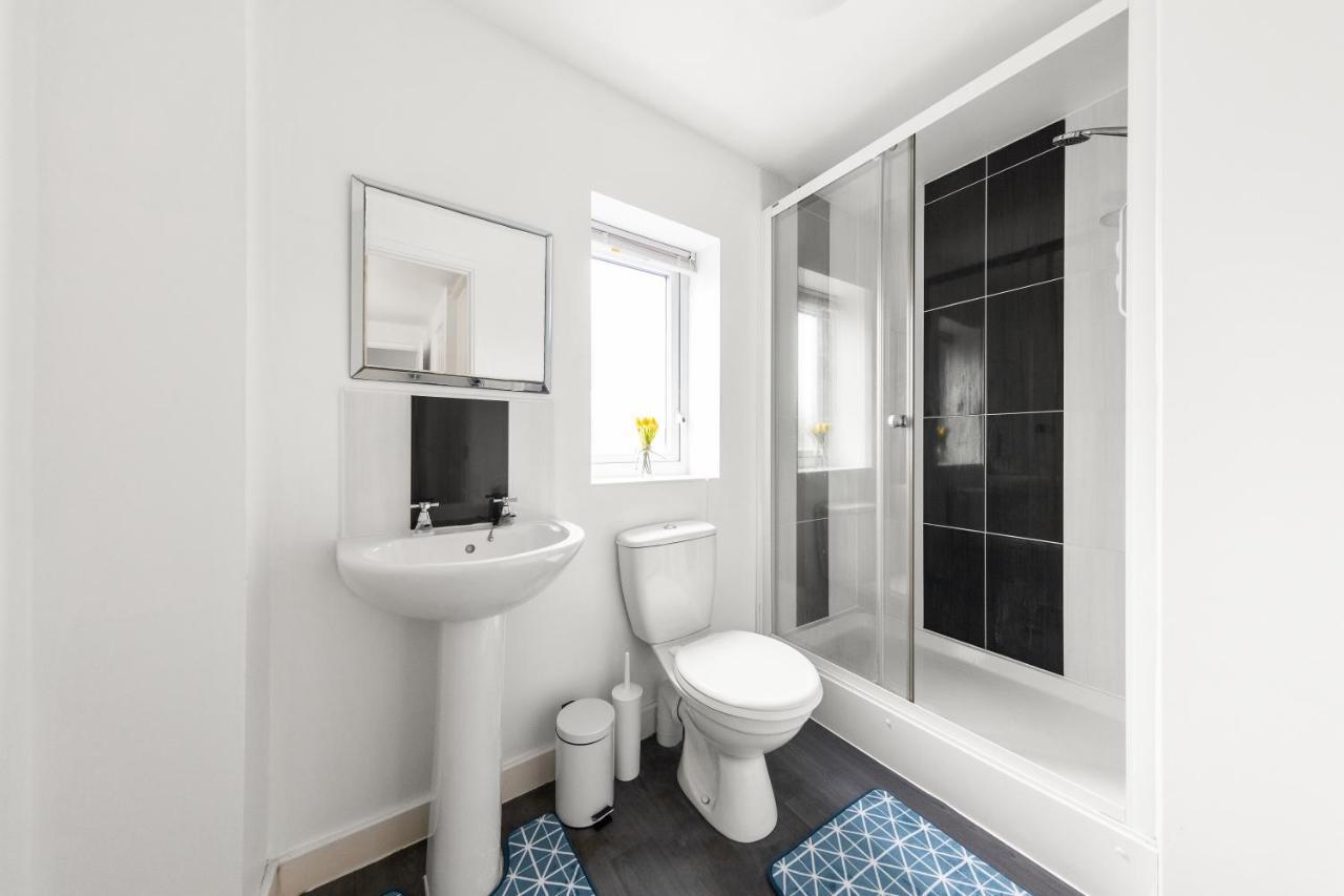 Royal House Wolverhampton - Perfect For Contractors & Large Groups エクステリア 写真
