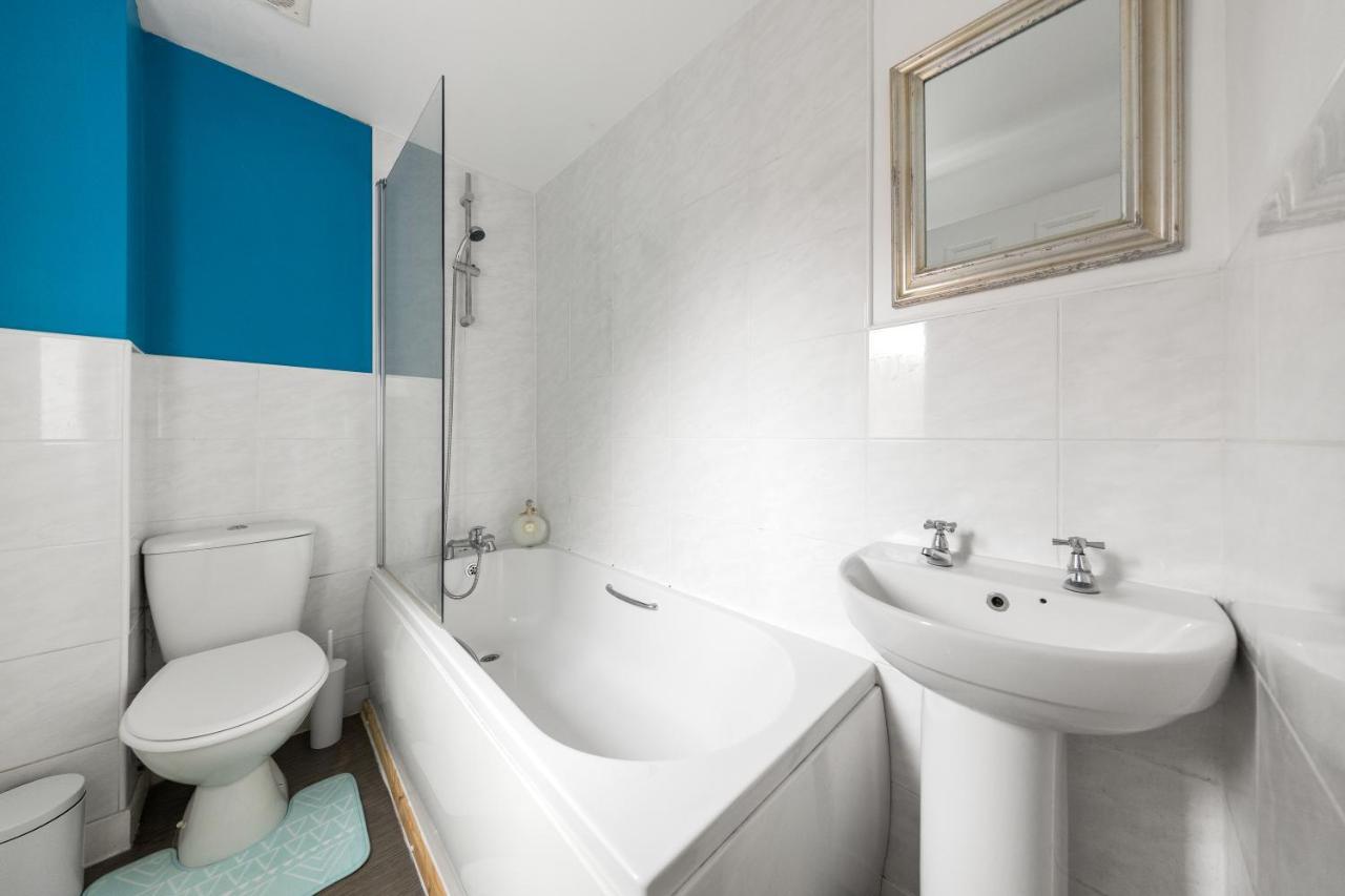 Royal House Wolverhampton - Perfect For Contractors & Large Groups エクステリア 写真