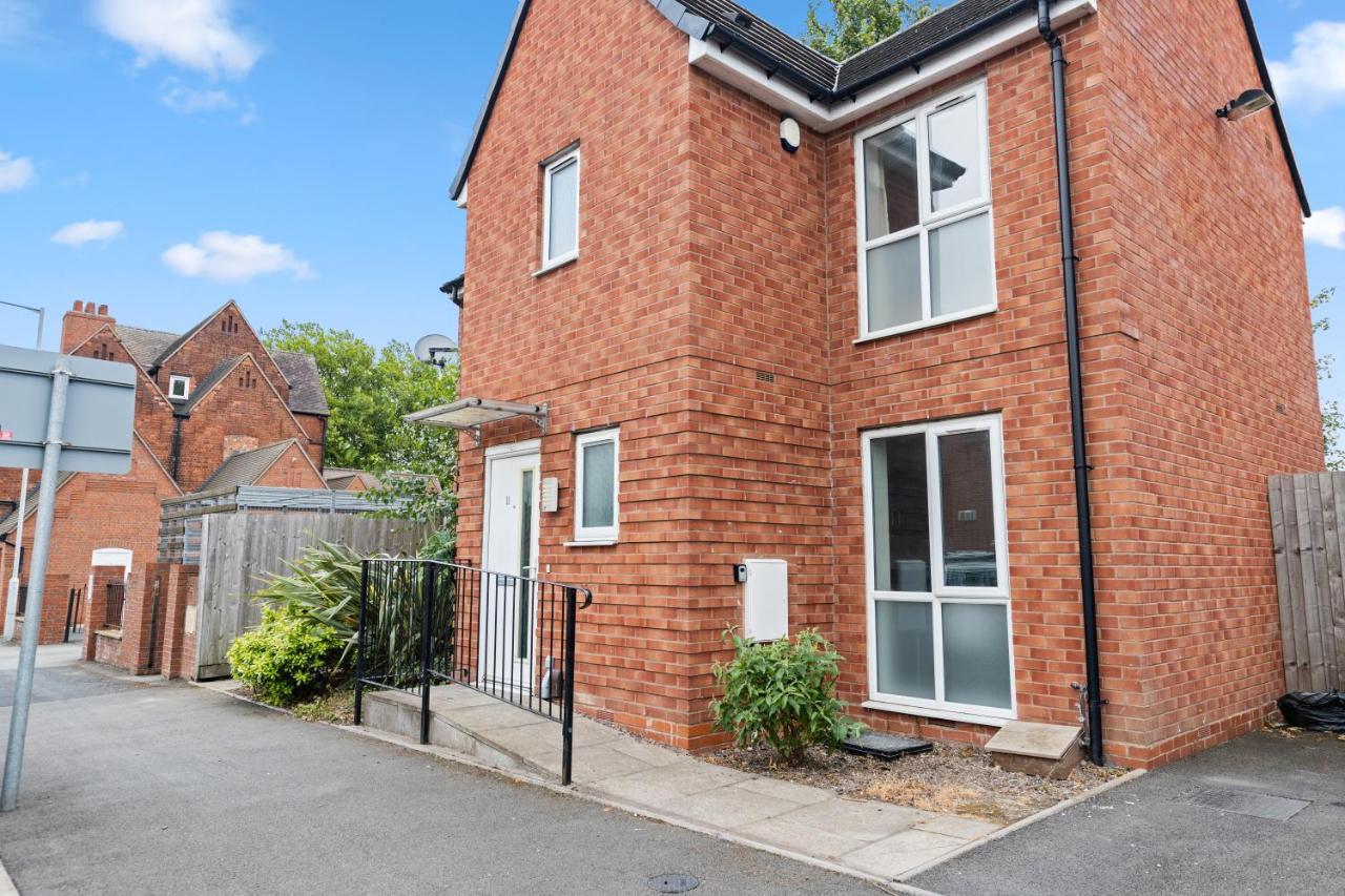 Royal House Wolverhampton - Perfect For Contractors & Large Groups エクステリア 写真