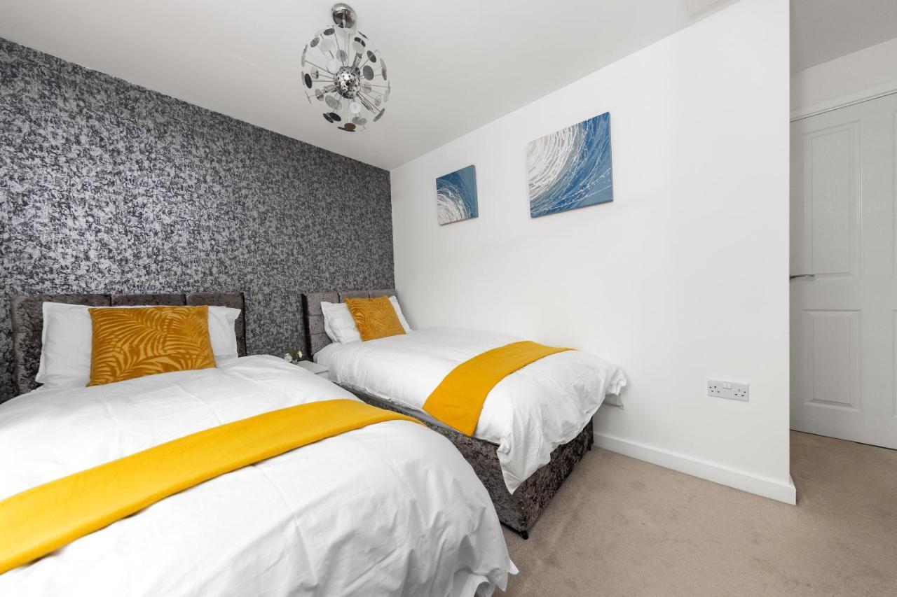 Royal House Wolverhampton - Perfect For Contractors & Large Groups エクステリア 写真
