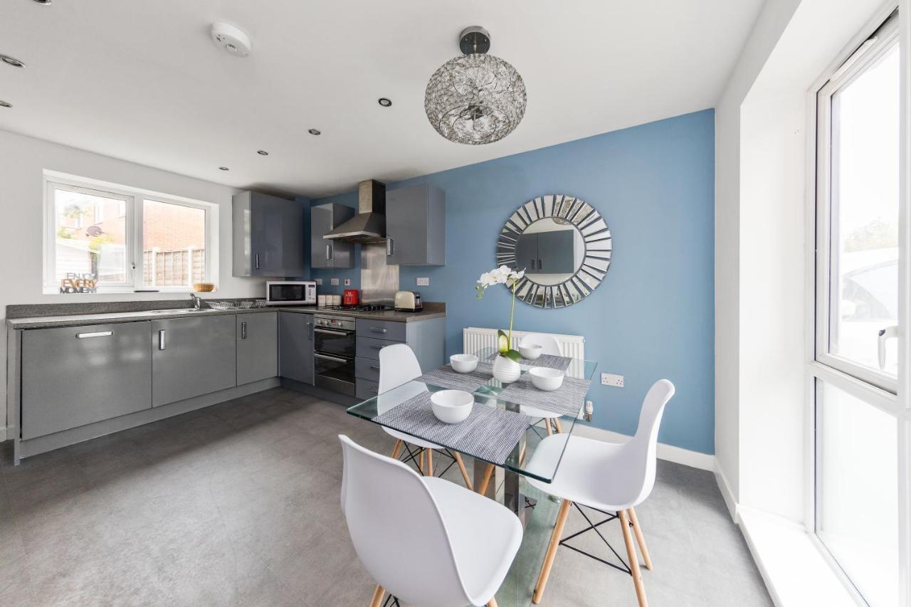Royal House Wolverhampton - Perfect For Contractors & Large Groups エクステリア 写真